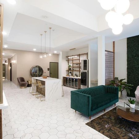The Vault Hotel Хоутон Экстерьер фото